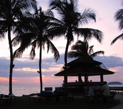 Shangri-La’s Sunset Bar